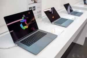 Apple MacBooks to get touchscreen by 2025, reports says