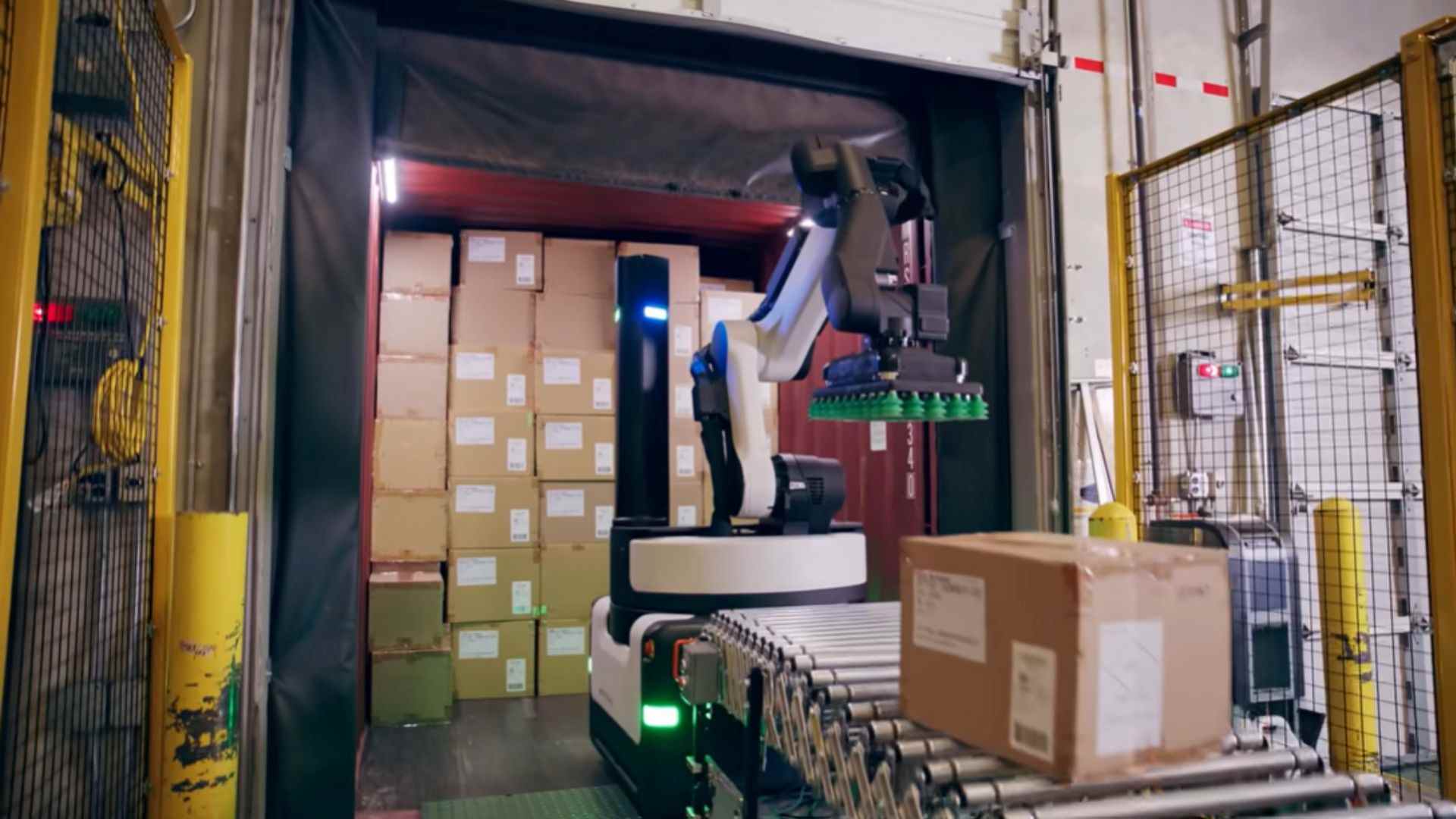 Boston Dynamics’ recent video shows Stretch robot working in a DHL ...