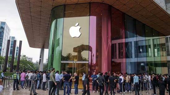 iPhone 15 goes on sale today; people wait in queue outside Apple India stores